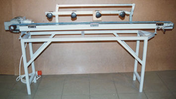 Squeegee sharpening machine